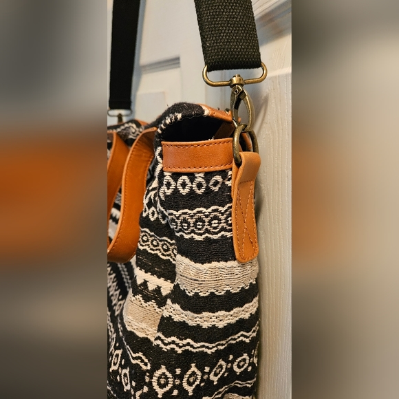 Handbag - Picture 3 of 11